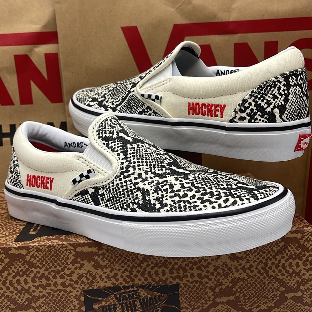 Vans WMNS Skate Slip-On Hockey Skateboards Snake
VN0A5FCA7W1
Sneakers - Picture 8 of 16